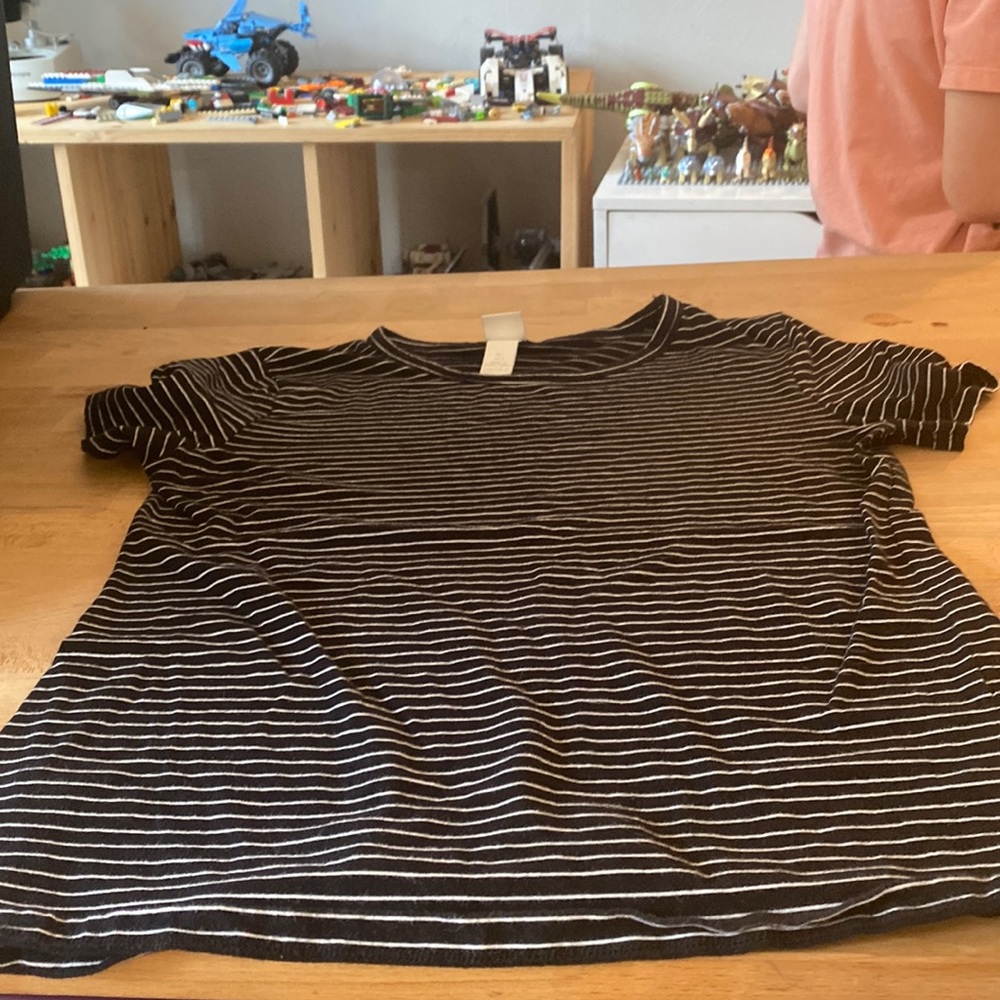 Comfortable Black and white striped shirt EUC